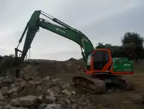 New Holland Kobelco E 215B auf einer Baustelle in der Nähe des Flughafens von Lüttich (B) am 14.06.2009