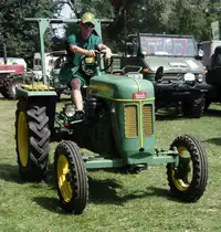 Bautz rollt zu seinem Standplatz bei der Oldtimerausstellung in Gudensberg, Juli 2015