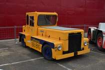 Zugmaschine TU-120, dieses Gerät wurde zum rangieren von Flugzeugen eingesetzt. Baujahr: 1957, hat eine Leistung von 75 PS. Gesehen im Museum Speyer am 09.06.2015. 