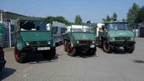  Unimogparade  auf einem Parkplatz im thüringischen Vacha. Die insgesamt 4 Fahrzeuge waren auf dem Heimweg vom Jahrestreffen des Unimog Veteranen Club UVC in der bayrischen Rhön.