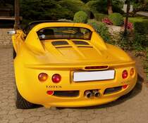 Lotus S1 Elise, Heckansicht des englischen Sportwagens, Juli 2015