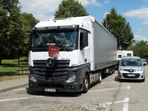 Mercedes Benz Actros am 02.08.15 auf einen Rastplatz an der Autobahn A7 