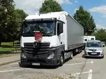 Mercedes Benz Actros am 02.08.15 auf einen Rastplatz an der Autobahn A7 