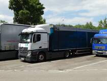 Mercedes Benz Actros am 02.08.15 auf einen Rastplatz an der Autobahn A7