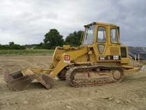 Caterpillar 943C eingesetzt bei der Erschließung eines Neubaugebietes in Freudenburg, 20.06.2009