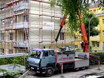 STEYR-Serie91 mit Kranaufbau, im Einsatz für ein Dachdeckerunternehmen; 140926