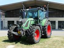Fendt Vario 516 am 06.08.15 vor dem Fendt Forum im Marktoberdorf 
