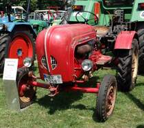 Porsche Junior von den Schlepperfreunden Reilos,  präsentiert bei der Oldieausstellung in Gudensberg im Juli 2015