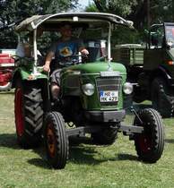 Fendt Farmer 2D rollt auf seinen Standplatz in Gudensberg im Juli 2015