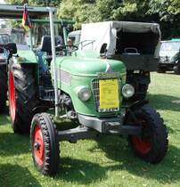 Fendt Farmer 2 steht im Juli 2015 bei der Oldtimerausstellung in Gudensberg