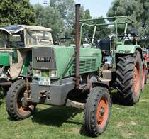 Fendt Favorit 4S steht im Juli 2015 bei der Oldtimerausstellung in Gudensberg