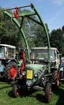 Fendt Farmer 2 D mit Frontlader, steht bei der Oldtimerausstellung in Gudensberg, Juli 2015