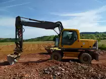 Volvo EW 180B am 16.06.2013 in der Nähe von Saarburg