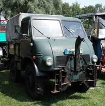 Unimog Froschauge steht bei der Oldtimerausstellung in Gudensberg, Juli 2015