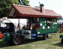  Trautes Heim, Glück allein ! Mit Holder ist das sogar mobil möglich. Gesehen in Gudensberg im Juli 2015