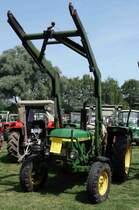John Deere 1080 steht bei der Oldtimerausstellung in Gudensberg, Juli 2015