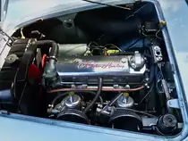 . Blick in den Motorraum des Austin Healey.  30.08.2015y
