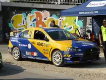 Mitsubishi Lancer Evo X (Hermann Gaßner/ Karin Thannhäuser) im Servicepark der Deutschland-Rallye, 23.08.2015