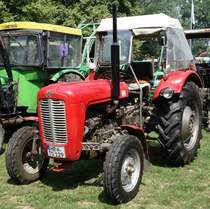 MF 35 steht bei der Oldtimerausstellung in Gudensberg im Juli 2015