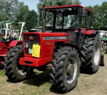 MF steht bei der Oldtimerausstellung in Gudensberg im Juli 2015