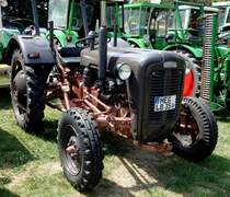Ferguson steht bei der Oldtimerausstellung in Gudensberg im Juli 2015
