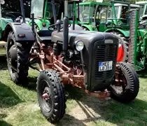 Ferguson steht bei der Oldtimerausstellung in Gudensberg im Juli 2015