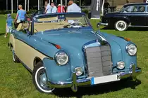 . Mercedes Benz  220 S, Bj 1988, 2195 ccm, 215 Ps gesehen am 30.08.2015 in Mondorf.      
