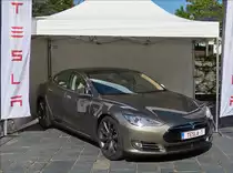 . PKW Tesla Type S mit Elektroantrieb war am 30.08.2015 in Mondorf zusehen