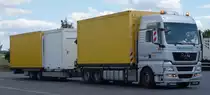 MAN von  ela (container)  rastet im Juli 2015 auf dem Autohof Werneck