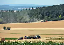 Traktoren und Mähdrescher im Ernteeinsatz in der Voreifel - 11.07.2015