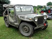 Willys Jeep, ausgestellt beim Ortsjubiläum 850 Jahre Hofaschenbach, Juli 2015