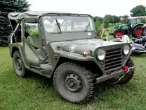 Willys Jeep, ausgestellt beim Ortsjubiläum 850 Jahre Hofaschenbach, Juli 2015