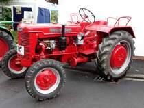 Farmall D 430, ausgestellt beim Ortsjubiläum 850 Jahre Hofaschenbach, Juli 2015