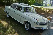 . Borgward Isabella ein Viertüriges Fahrzeug was nie ab Werk so gebaut wurde war am 30.08.2015 in Mondorf zusehen. In Deutschland sind 2 Fahrzeuge bekannt welche zum Viertürer umgebaut wurden.