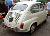 Fiat 600, ausgestellt beim Ortsjubiläum 850 Jahre Hofaschenbach, Juli 2015