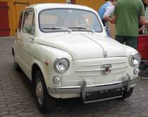 Fiat 600, ausgestellt beim Ortsjubiläum 850 Jahre Hofaschenbach, Juli 2015