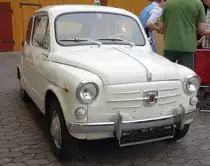 Fiat 600, ausgestellt beim Ortsjubiläum 850 Jahre Hofaschenbach, Juli 2015