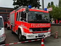FFW Wiesbaden Kostheim Mercedes Benz Atego LF 10-10 (Florian Wiesbaden 22/43) am 12.09.15 beim Tag der Offenen Tür