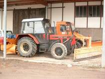 Zetor 7245 und Unimog U90 umger�stet zur Winterdiensttechnik in der TFS Adorf/Erzg. 