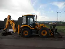 JCB 4 CX Sitemaster am 03.10.2010 in einem Neubaugebiet bei Schweich