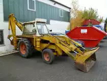 JCB Baggerlader steht am 30.10.2011 in Konz-Könen