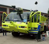 US Army Fire Rescue Wiesbaden Airfield Rosenbauer GFLF am 12.09.15 beim Tag der Offenen Tür der BF Wiesbaden