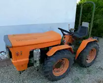 Goldini, italienischer Schmalspurschlepper mit Allradantrieb und Knicklenkung, Aug.2015 