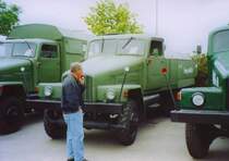 Bei der Fahne hatte er solche G5-Tanker auch gefahren, ob er dabei auch neben dem Pott gequalmt hat???, Hartmannsdorf 01.07.04 Jedenfalls sinds wohl gute Erinnerungen in denen der gute Herr dort schwelgt. 
Nun raucht er nicht mehr, schwelgt nicht mehr...
Ruhe in Frieden Vati