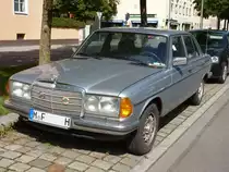 Mercedes Benz 280 E silbergrau metalic Typ W123 in München 27,08,2015