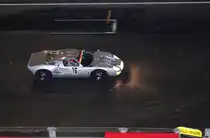 Nr.16 Graf/FUNKE auf FORD GT40 beim SPA SIX HOURS Classic 19.September 2015, Nachts vom Gebäude der Boxengasse. Blitzlicht ist erlaubt!