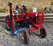 Farmall McCormick Cup mit Mähbalken ausgestellt am 12.09.2015 im Fond de Gras.