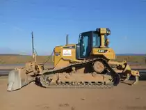 Caterpillar D6N LGP beim Bau der B50 in der Nähe von Wengerohr am 08.04.2012