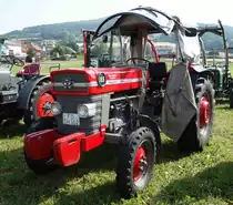 MF 165, ausgestellt beim Oldtimertreffen in Eiterfeld-Ufhausen im Juli 2015