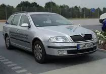 Skoda Octavia, gesehen auf einem Parkplatz in Biebergemünd, August 2015
